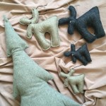 Ozdoba choinkowa - beżowy wełniany reniferek