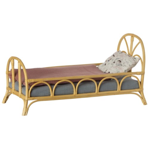 Lozko-rattanowe-Medium-Maileg