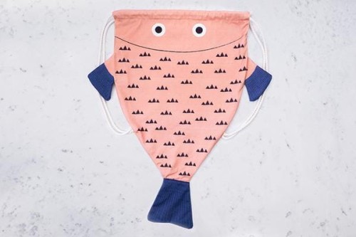 Różowy plecak rybka - Żabnica