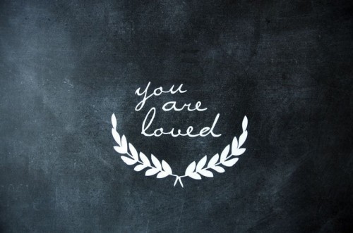 Naklejka ścienna "you are loved"