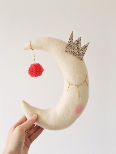 Ozdoba Księżyc w koronie z pomponem - kremowy