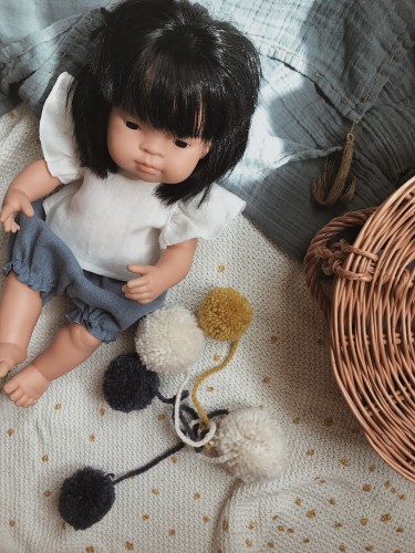 Zestaw ubranek z lnu - biała bluzka i niebieskie bloomersy dla lalek 38 cm i 34 cm