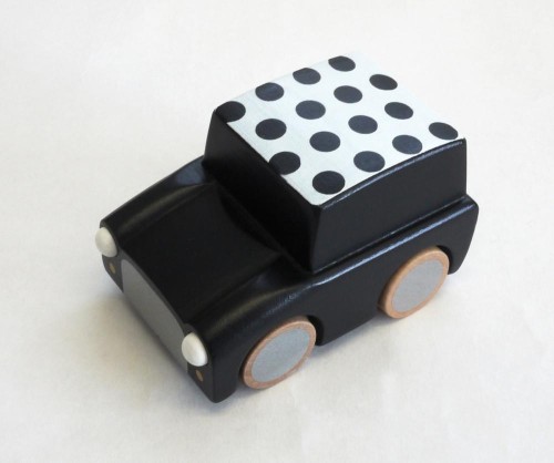  "Kuruma" drewniany samochód - czarny w kropki - Kukkia