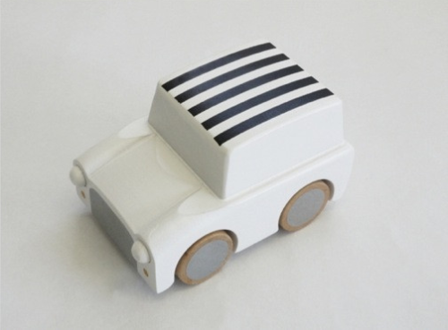 "Kuruma" drewniany samochód - biały w paski