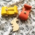 Drewniany królik w aucie - żółty - Briki Vroom Vroom