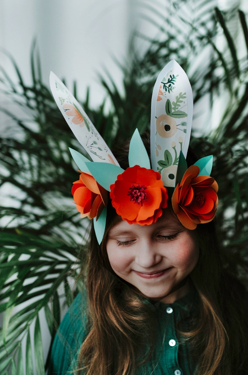 Luna w chmurach a królik w kwiatach